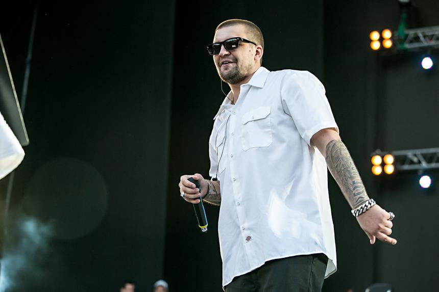 Во время концерта рэпера Басты в Москве зритель сделал предложение своей девушке