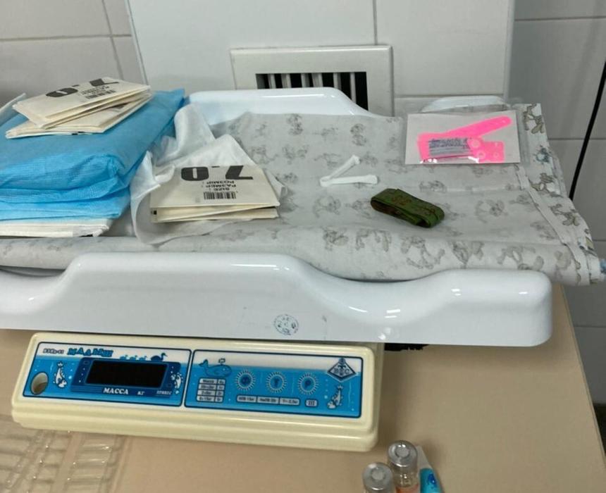 «Ребенка трясло, на нем были чужие вещи»: история россиянки, чья дочь умерла в роддоме