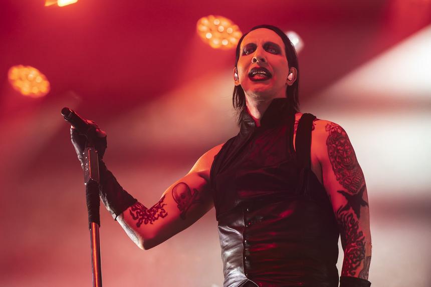 Концерт рок-музыканта Мэрилина Мэнсона в Великобритании отменили после давления общественности