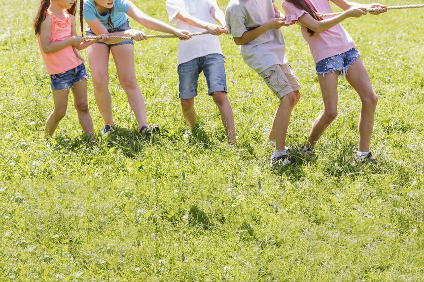 Трое подростков надругались над четвероклассником в детском лагере