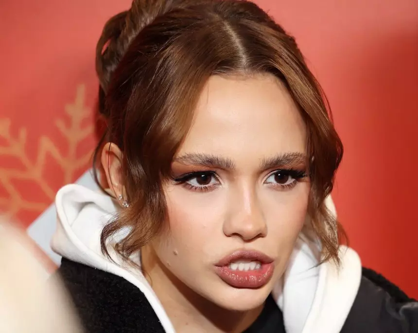 Пытались получить выкуп за непубликацию: вымогателей, которые угрожали Вале Карнавал, задержали в Москве