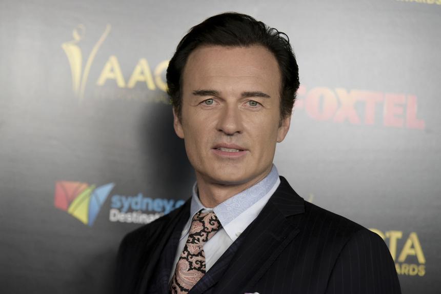 «Эта улыбка. Этот смех. У меня разбито сердце»: Алисса Милано высказалась о смерти Джулиана Макмэхона