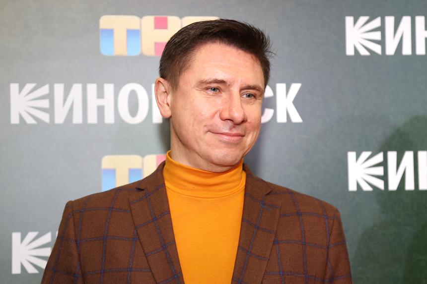 «Губы сами тянутся»: Батрутдинов флиртовал с внучкной первого президента Узбекистана в шоу