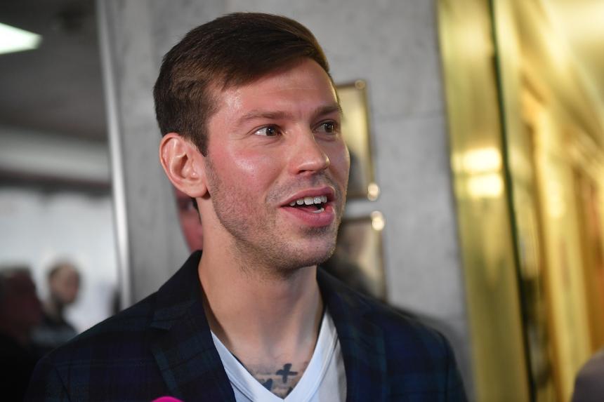 «Сожалеет о случившемся»: жена Федора Смолова прокомментировала его драку в «Кофемании».