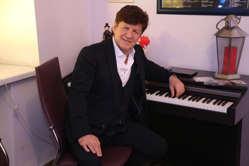 «Я родился быть артистом»: Феликс Царикати о позднем отцовстве, дружбе со звездами и музыкальном признании