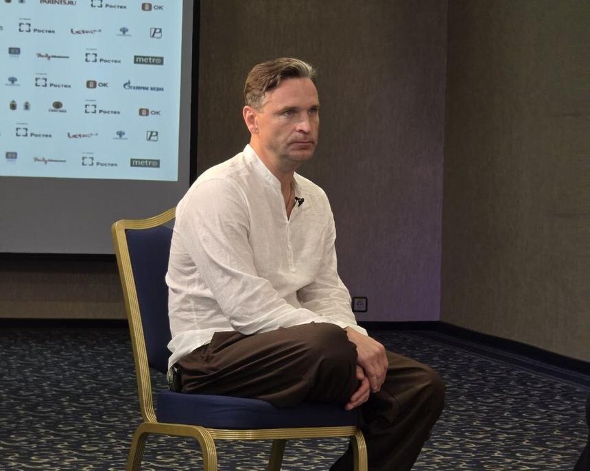 «Будут слезы, влюбленности»: Виктор Добронравов заявил, что не сможет уберечь дочерей от разочарования