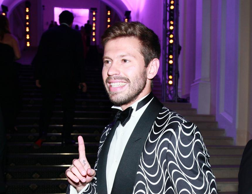 «Подтянем дисциплину»: Дмитрий Тарасов предложил учинившему драку в «Кофемании» Федору Смолову заняться боксом