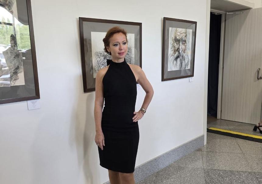 Актриса Елена Захарова вывела на красную дорожку семилетнюю дочь Майю