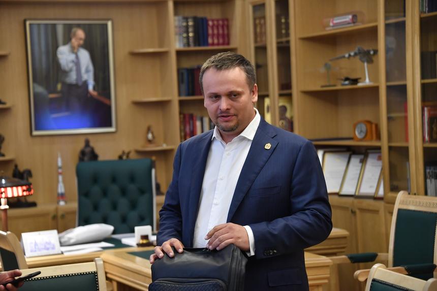 «Жена на себе испытала проблемы с аэропортами»: министр транспорта Андрей Никитин дал первое интервью на посту