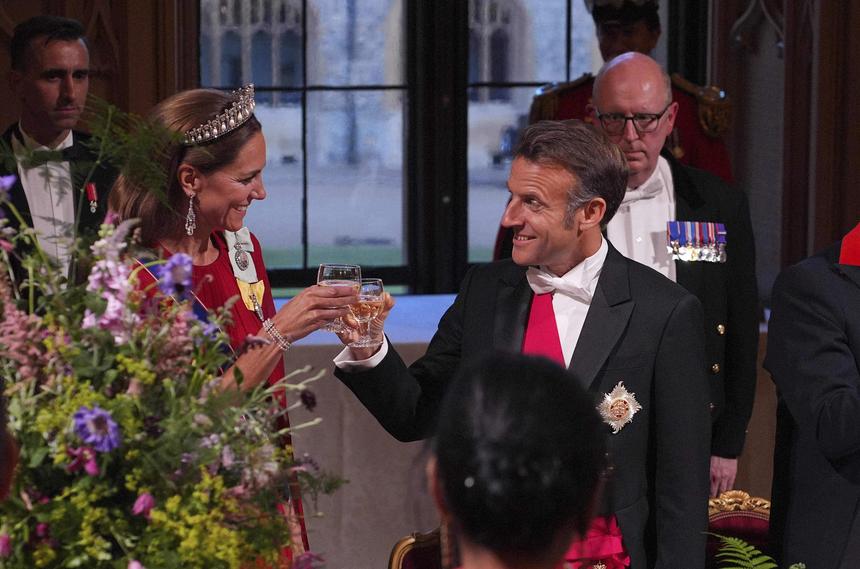 Макрон пофлиртовал с Кейт Миддлтон на глазах у принца Уильяма