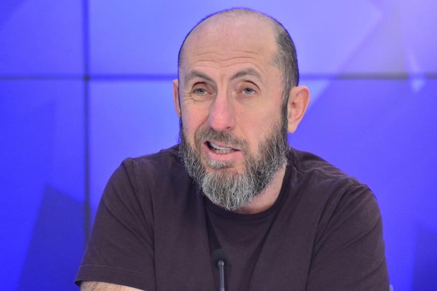 «Вы думаете, меня отпустят?»: директор МХАТ Кехман приехал в Следственный комитет РФ