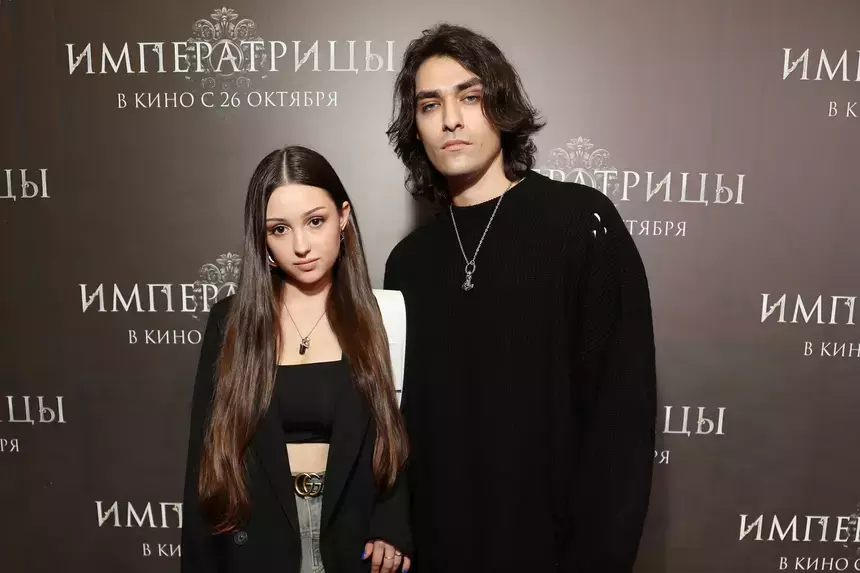 В Сети рассекретили новую девушку медиума Олега Шепса