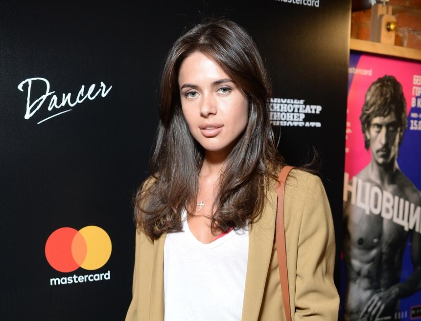 «Руки в ноги и домой в Москву!»: Ксения Шипилова попала в неприятную ситуацию на неделе высокой моды в Париже