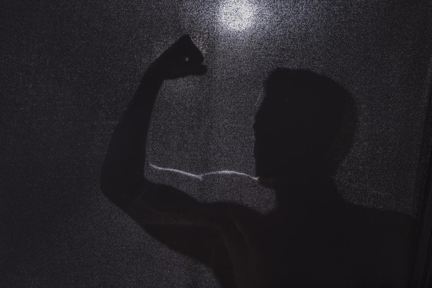 В свой день рождения: сын не узнал отца в темноте и забил его до смерти