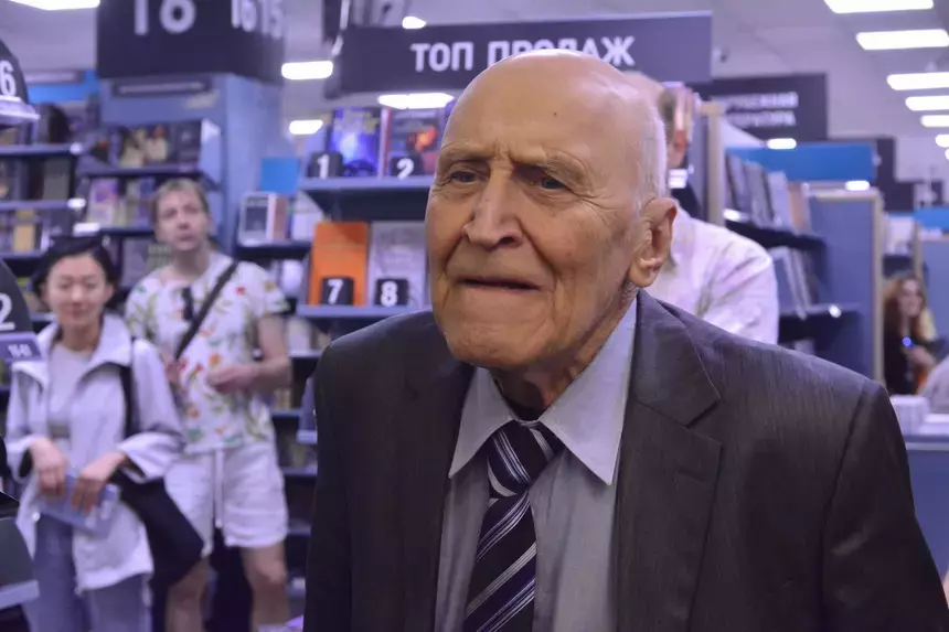 Друг Дроздова Мирошник опроверг информацию об экстренной операции ведущего