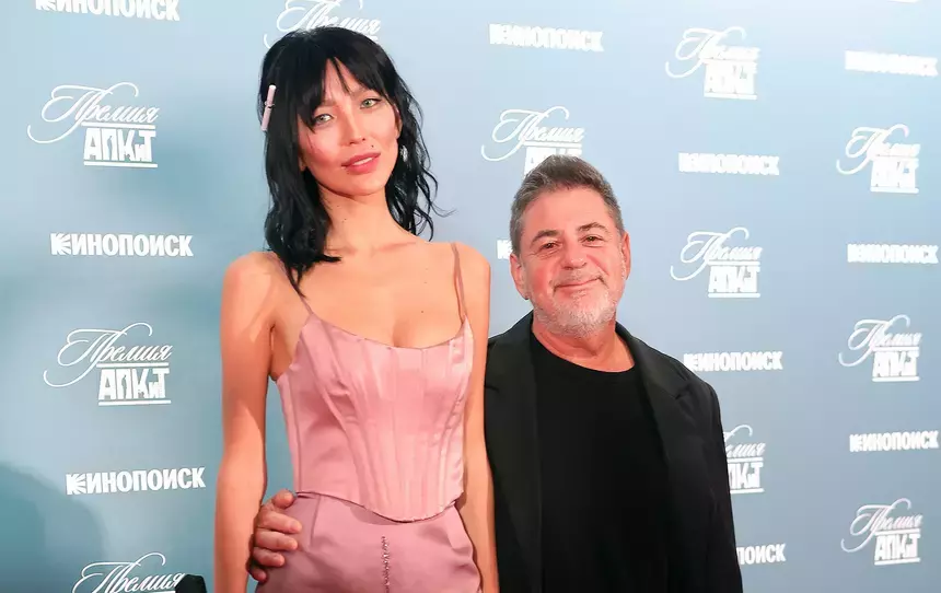 Фигура возлюбленной Цекало Дарины Эрвин напугала пользователей