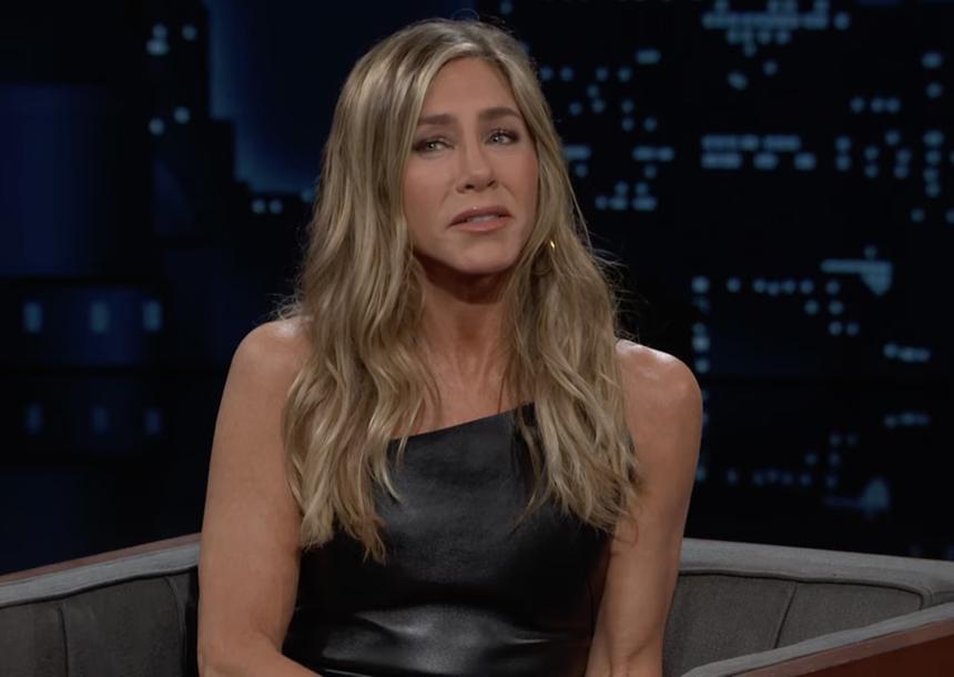 Новый избранник актрисы Дженнифер Энистон признался в «стыдной» хронической болезни