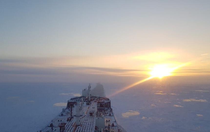 «Судно — изначально место повышенной опасности»: моряк рассказал о главной угрозе для корабля в Арктике