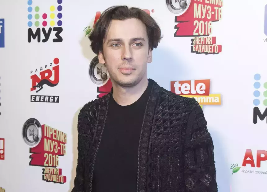 Максим Галкин* взял с собой на концерт сына Гарри и показал гримерку