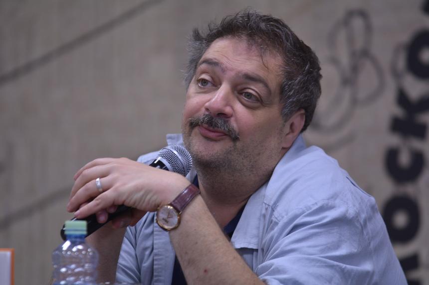 Писателя Дмитрия Быкова* объявили в розыск в России по уголовной статье