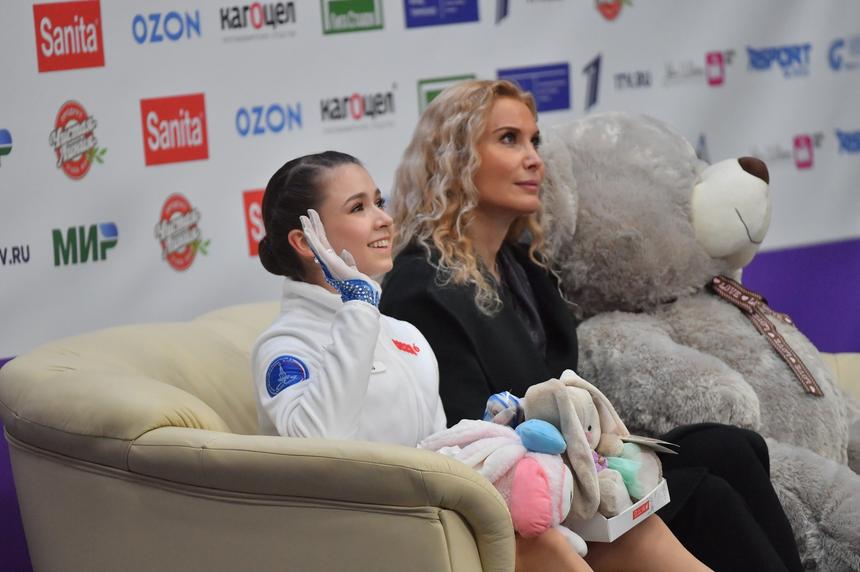 «Она могла бы спокойно жить в Москве»: Тутберидзе объяснила, почему ее дочь переехала за границу