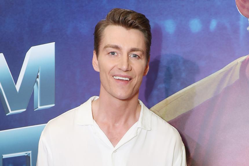 Певец Алексей Воробьев впервые показал фото с женой Аидой Гарифуллиной из Парижа