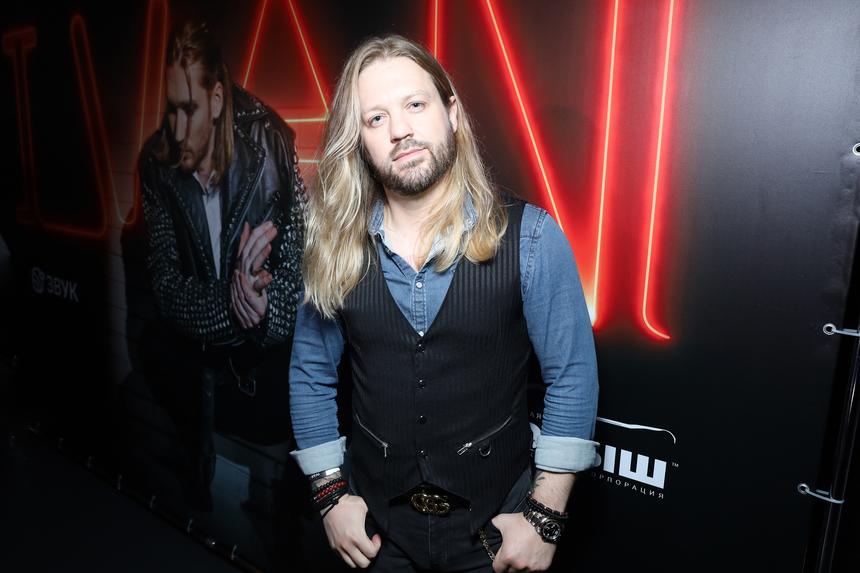 «Без фанатизма, но с любовью к себе»: солист «Челси» Арсений Бородин рассказал о здоровье после инфаркта