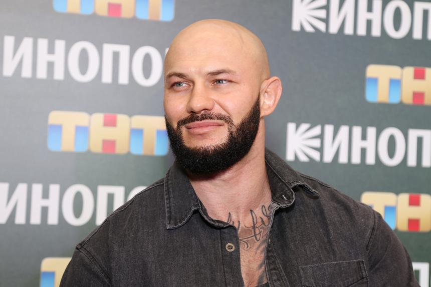 Джигана доставили в больницу и прооперировали после тренировки в спортзале: раскрыто состояние рэпера