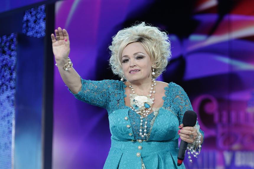 «Нельзя было к ней подходить»: Надежда Кадышева устроила скандал на концерте перед выходом на сцену