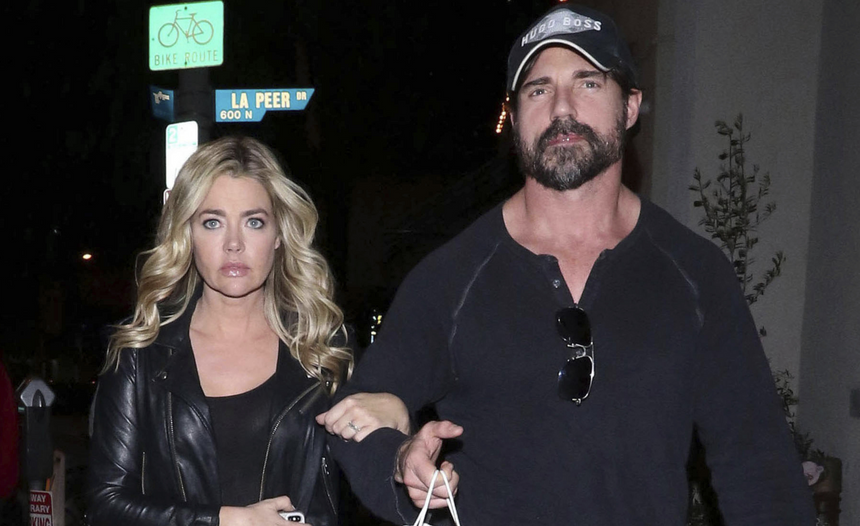 «Сжимал голову, заламывал руки, бил по лицу и голове»: «девушка Бонда» Дениз Ричардс обвинила мужа в избиениях