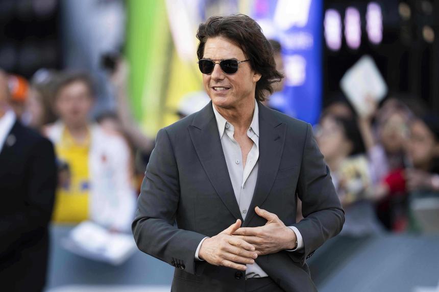 Актера Тома Круза заметили отдыхающим на яхте с предполагаемой возлюбленной