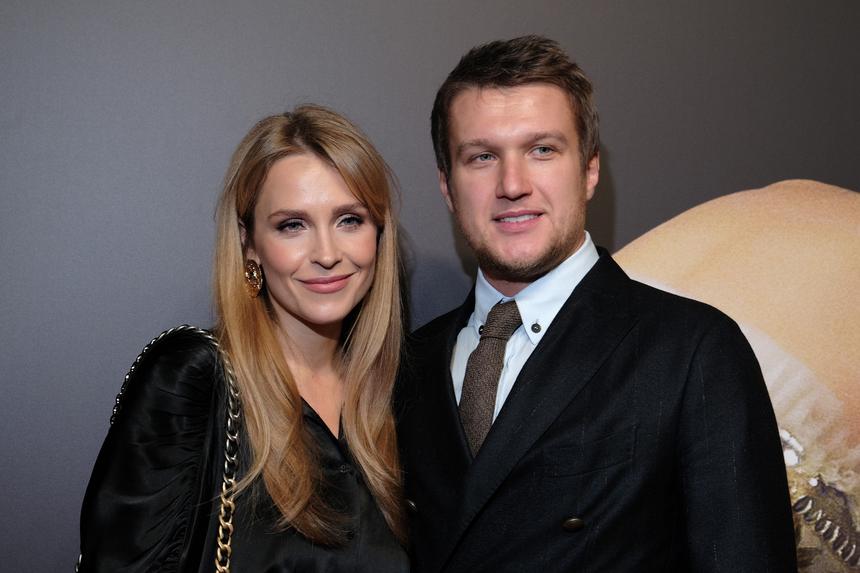 Актер Анатолий Руденко и его жена узнали пол будущего ребенка на гендер-пати