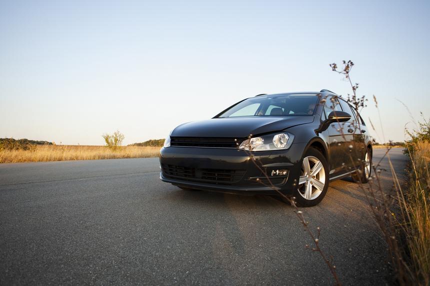 В Чувашии четырехлетний мальчик завел машину отца и наехал на двухлетнюю сестру