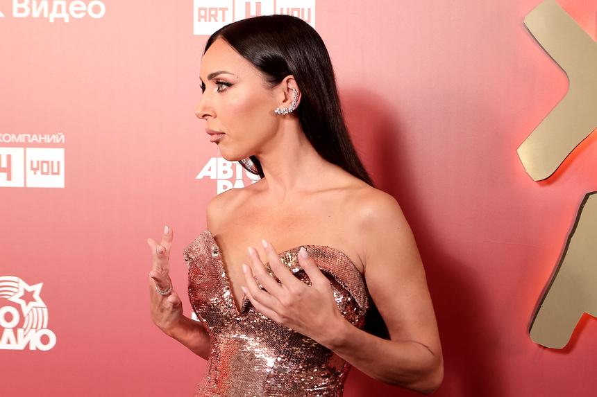 Певица Алсу ликвидирует свой последний бизнес в России