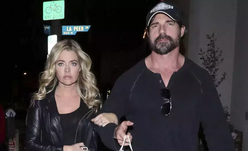 Аарон Файперс обвинил жену Дениз Ричардс в измене и потребовал алименты