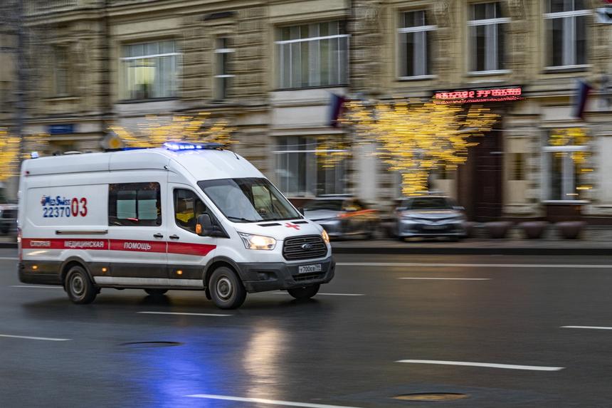 В Санкт-Петербурге девочки бросили петарду в лицо ребенку на детской площадке