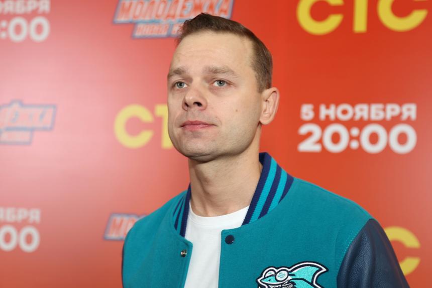 «Манера караулить кумира у его подъезда»: звезда «Молодежки» рассказал о внимании поклонниц