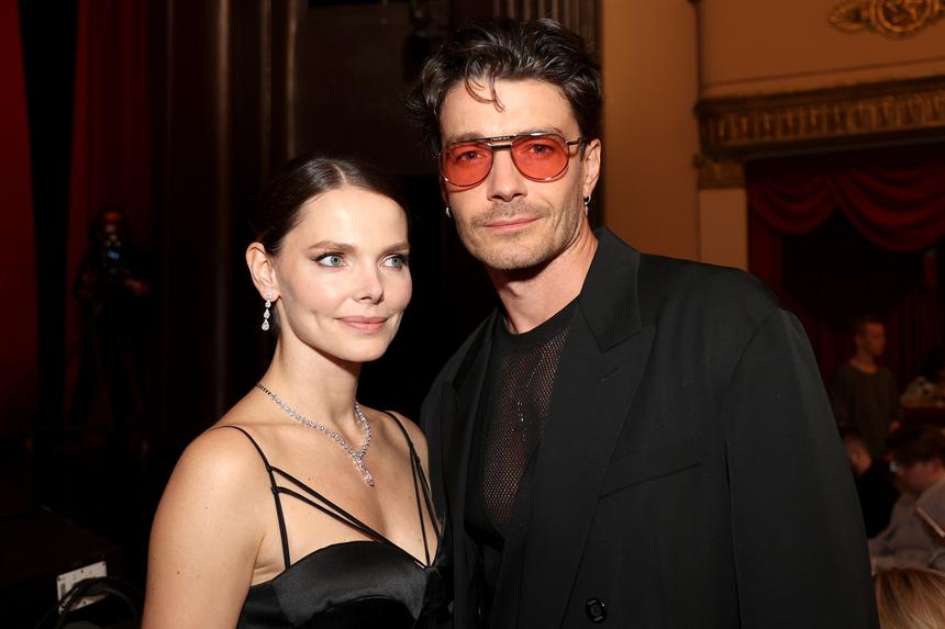 Муж Боярской Максим Матвеев восхитил поклонниц мускулистой фигурой на съемках сериала