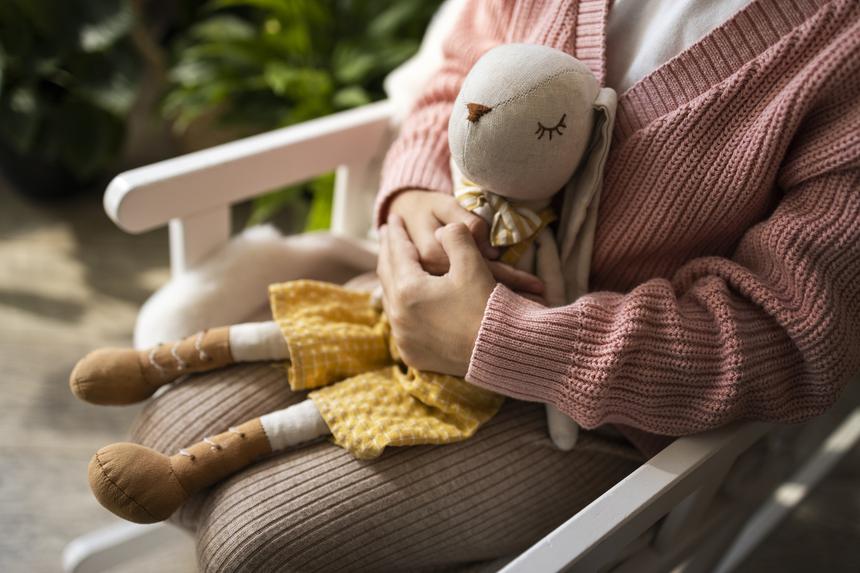 Девочка в «маске Бэтмена» из США отказалась уезжать из Петербурга после операции