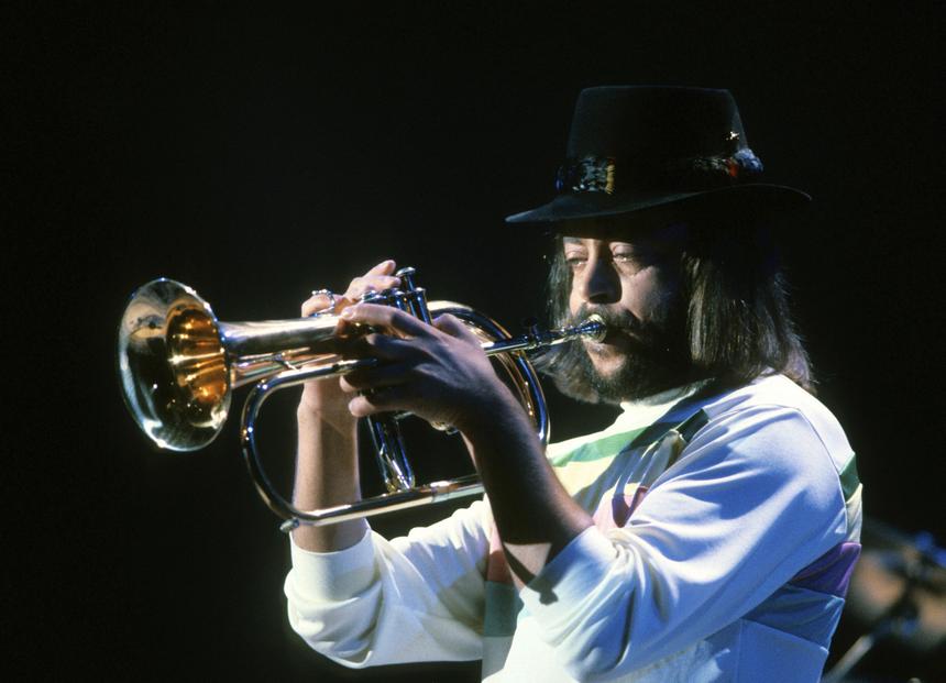 Американский джазовый музыкант Чак Манджони умер во сне в возрасте 84 лет