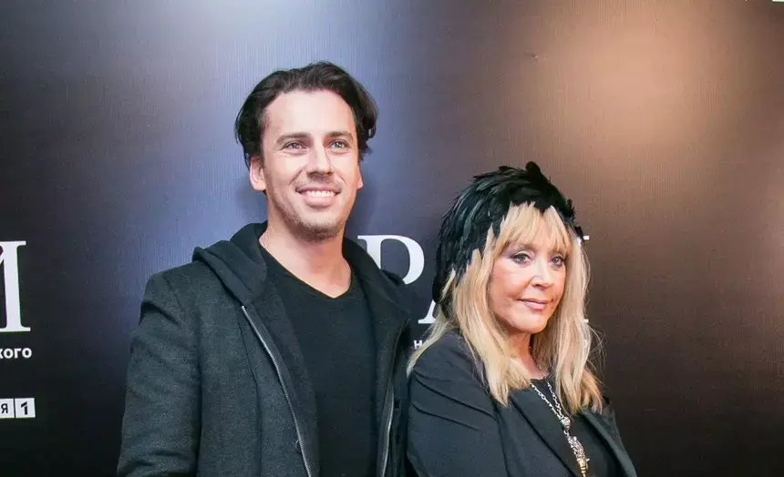 Аллу Пугачеву и Максима Галкина* заметили на фестивале Лаймы Вайкуле