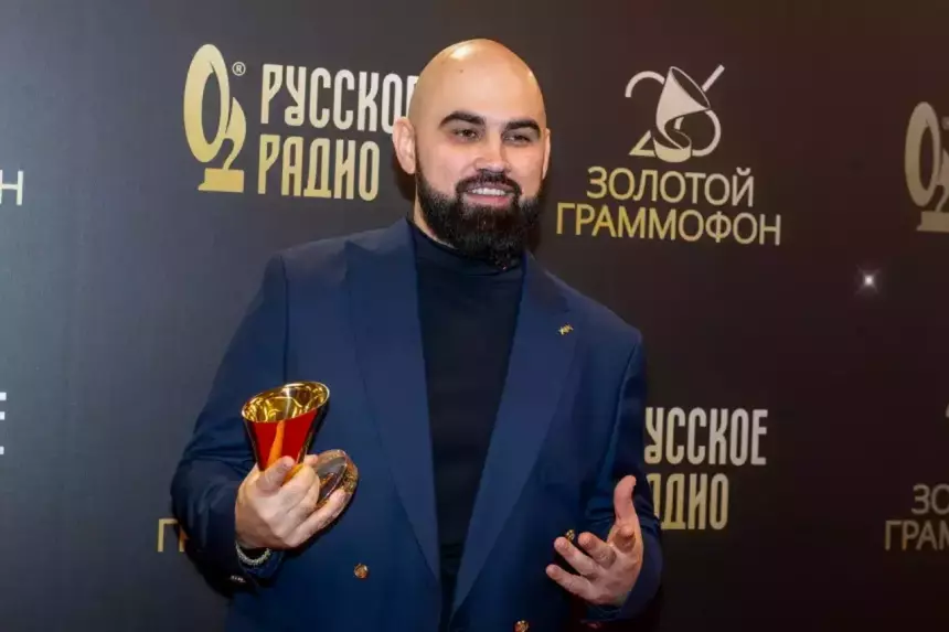 Принадлежащий рэперу Artik дом в Подмосковье за 125 млн руб. начал разваливаться