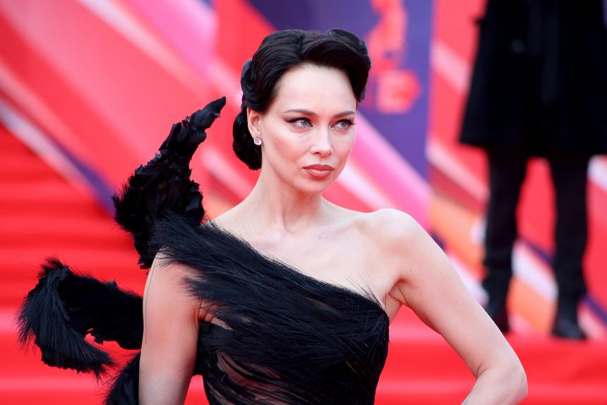 Звезда «Универа» Настасья Самбурская призналась, что страдает дисморфофобией