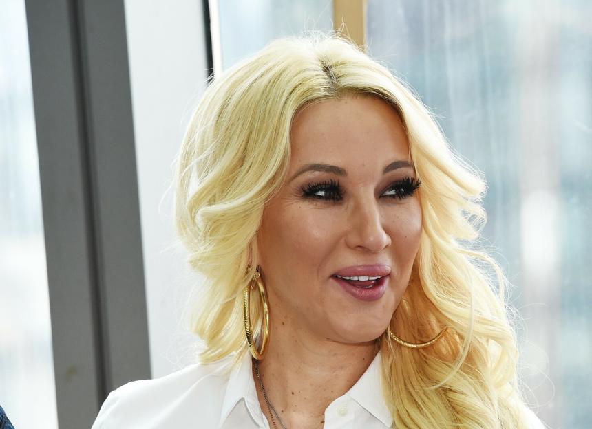 «Непростые времена. Поутру уже пьяна»: Лера Кудрявцева вышла на связь после публичных оскорблений мужа