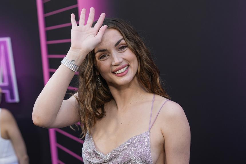 Предполагаемую возлюбленную Тома Круза Ану де Армас захейтили в Сети из-за фото Николь Кидман