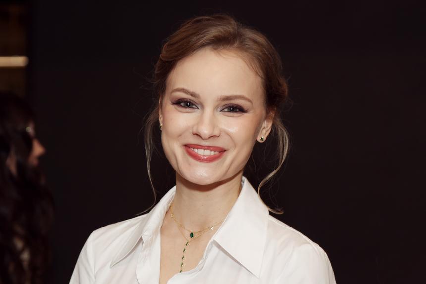 «Мне повезло с внешностью»: звезда сериала «Девушки с Макаровым» рассказала о детстве и съемках