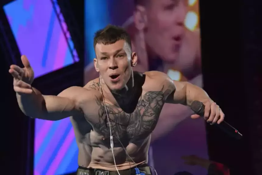 «Становлюсь злым и грустным»: Niletto заявил, что не любит фотографироваться с фанатами