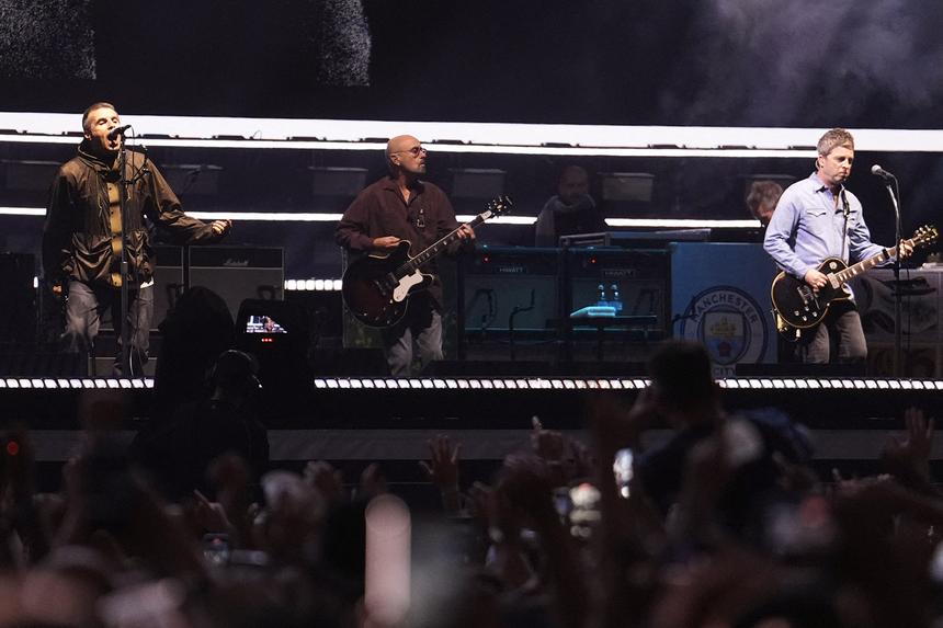 Три изнасилования и угрозы убийством: брат лидеров известной рок-группы Oasis попал под следствие