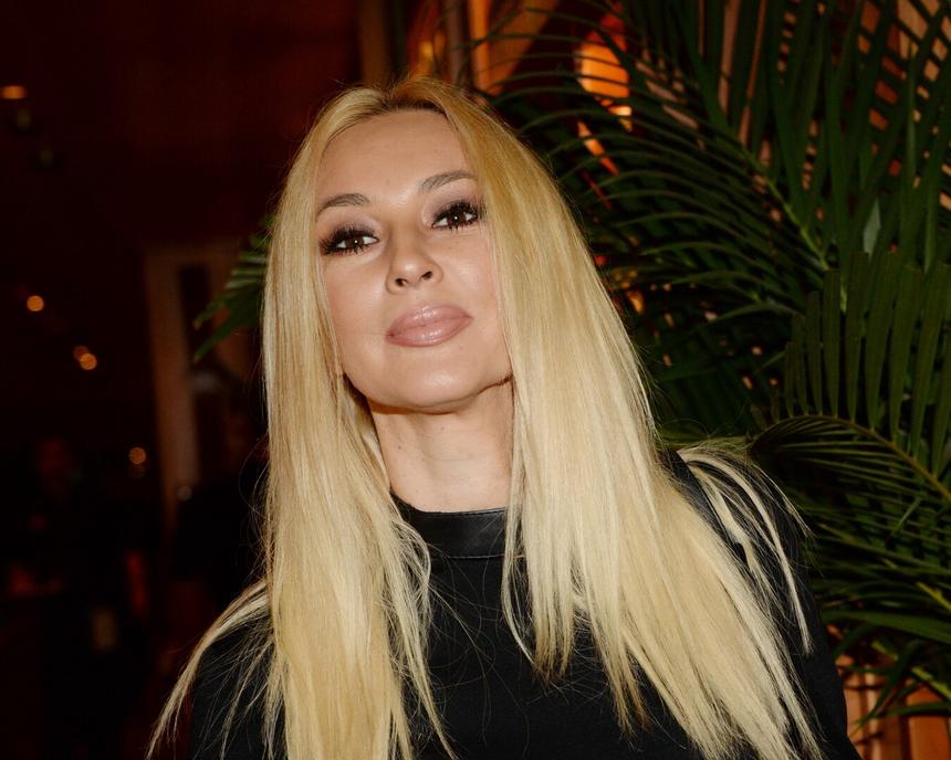 «Заменил маму на маму»: в Сети обсуждают схожесть Кудрявцевой со свекровью, которая старше нее на 4 года