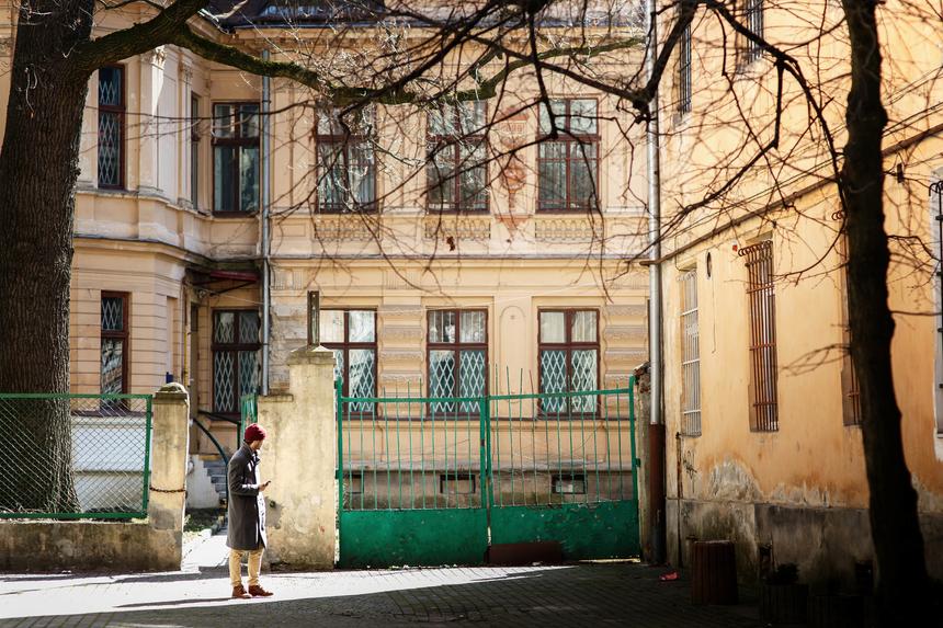 «Не пригодился»: владелица раскрыла тайну гроба, который нашли во дворе дома в Петербурге